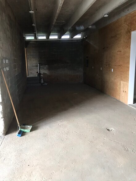 More Photos Of 1155 Franklin St, Clarksville Warehouse For Lease