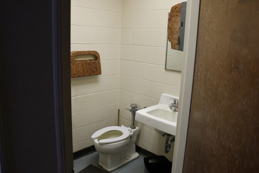 More Photos Of 225 Clover Ave, Comer Religious Facility For Sale