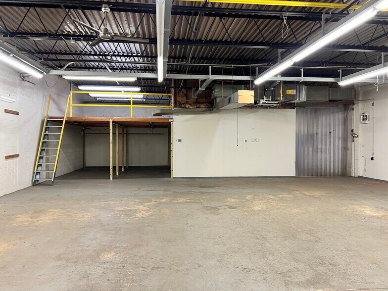 More Photos Of 299 Ridgedale Ave, East Hanover Warehouse For Lease