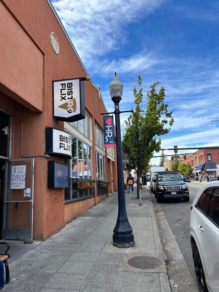 More Photos Of 107 Oak St, Hood River General Retail For Lease