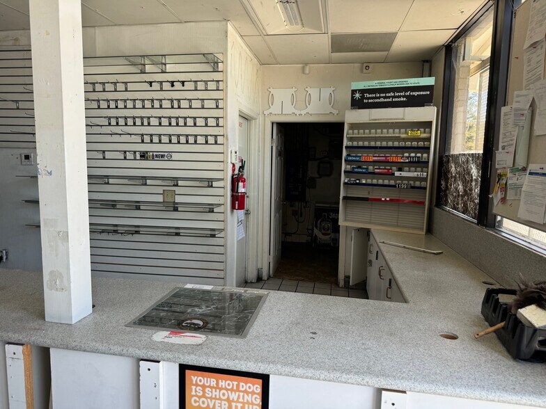 More Photos Of 357 E Tulare St, Dinuba Convenience Store For Sale