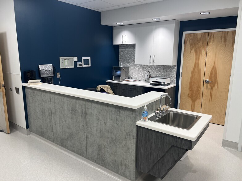 More Photos Of 1405 Baltimore Dr, Ames Medical For Sale