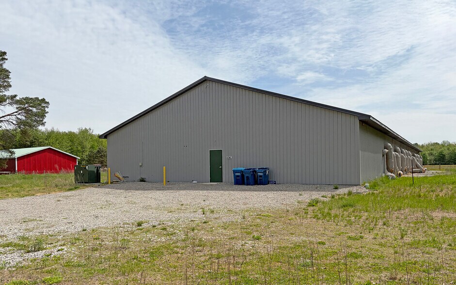 More Photos Of 6745 Oak Rd, Vassar Distribution For Sale