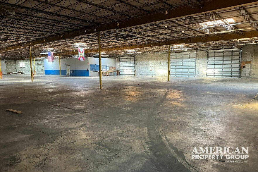More Photos Of 4050 Middle Ave, Sarasota Warehouse For Lease