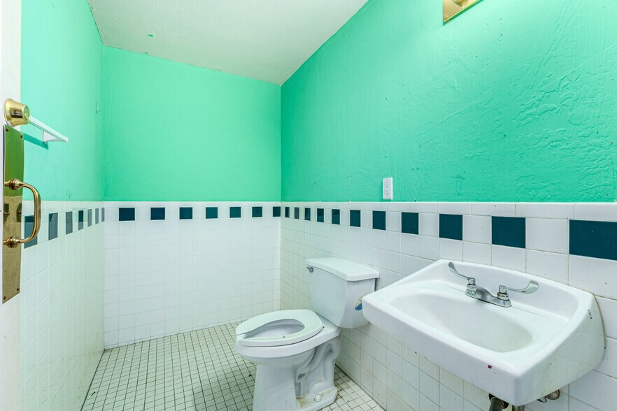 More Photos Of 545 E University Dr, Mesa Office For Sale