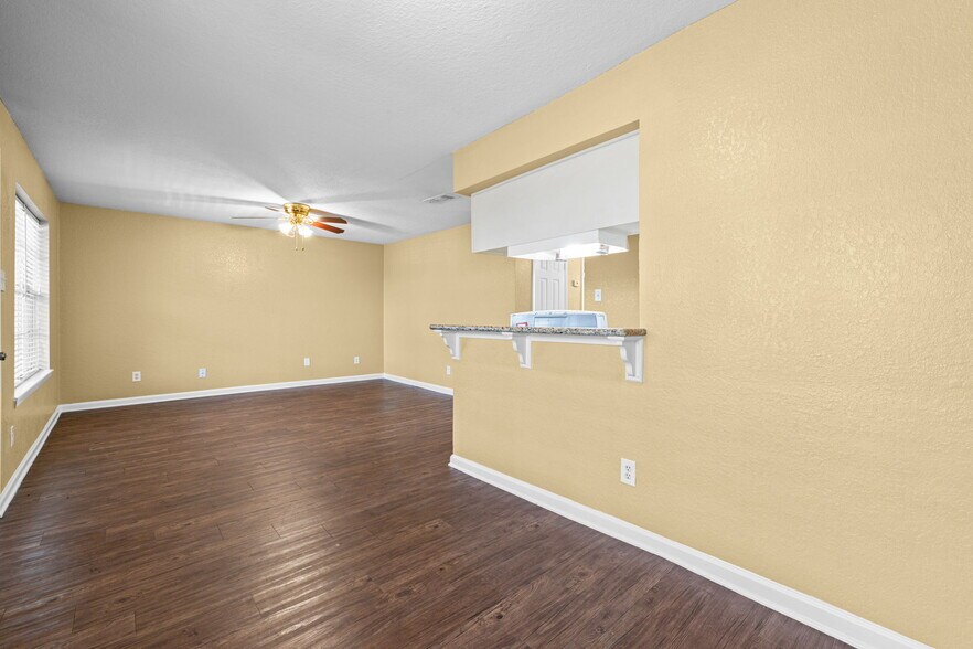 More Photos Of 601 E Coombs St, Alvin Apartments For Sale