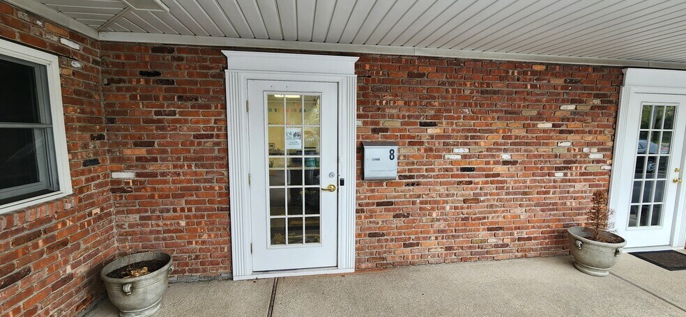 More Photos Of 868 Church St, Bohemia Office For Lease