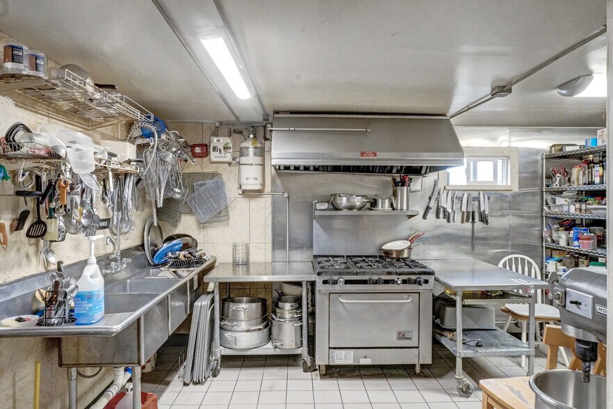 More Photos Of 6005 Marine City Hwy, Cottrellville Township Convenience Store For Sale