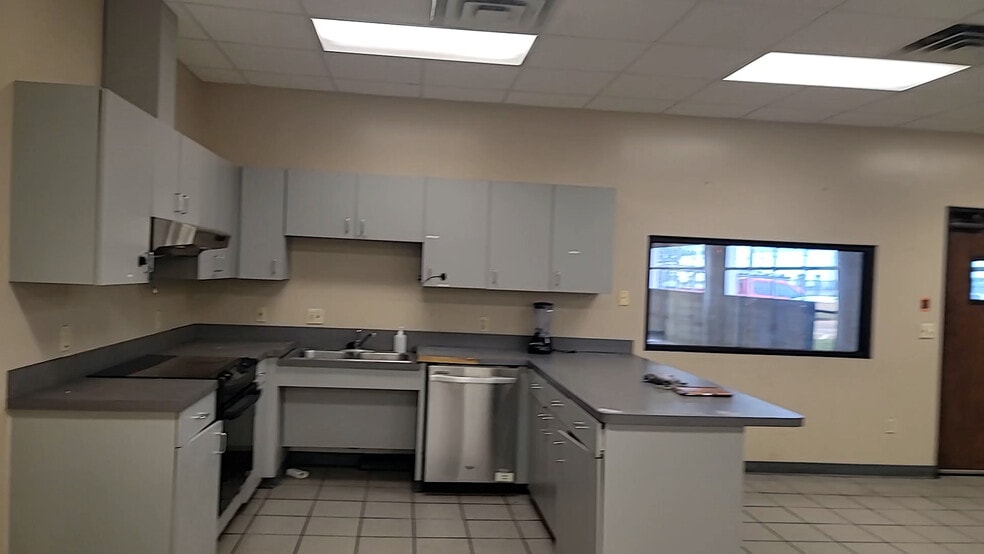 More Photos Of 6404 N Eldridge Pky, Houston Flex For Lease