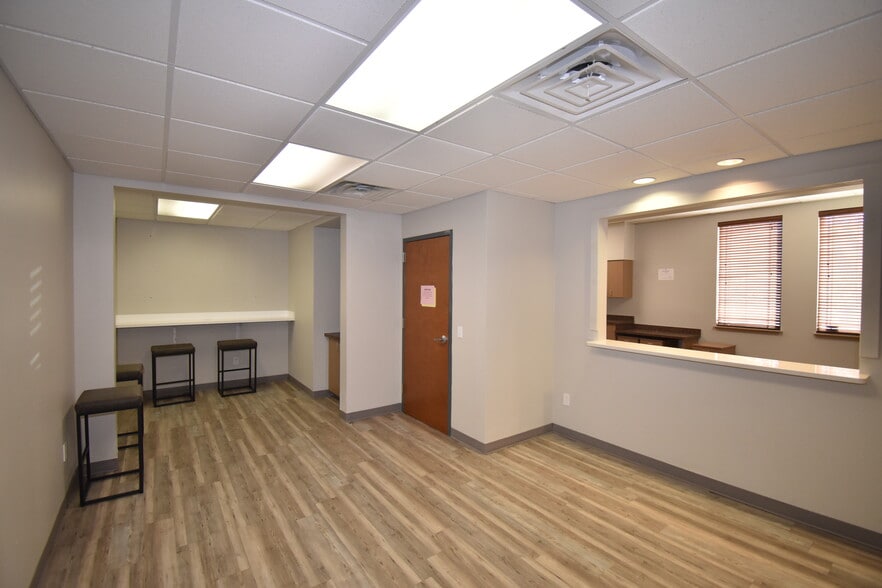 More Photos Of 2401 W Oak St, Denton Medical For Lease