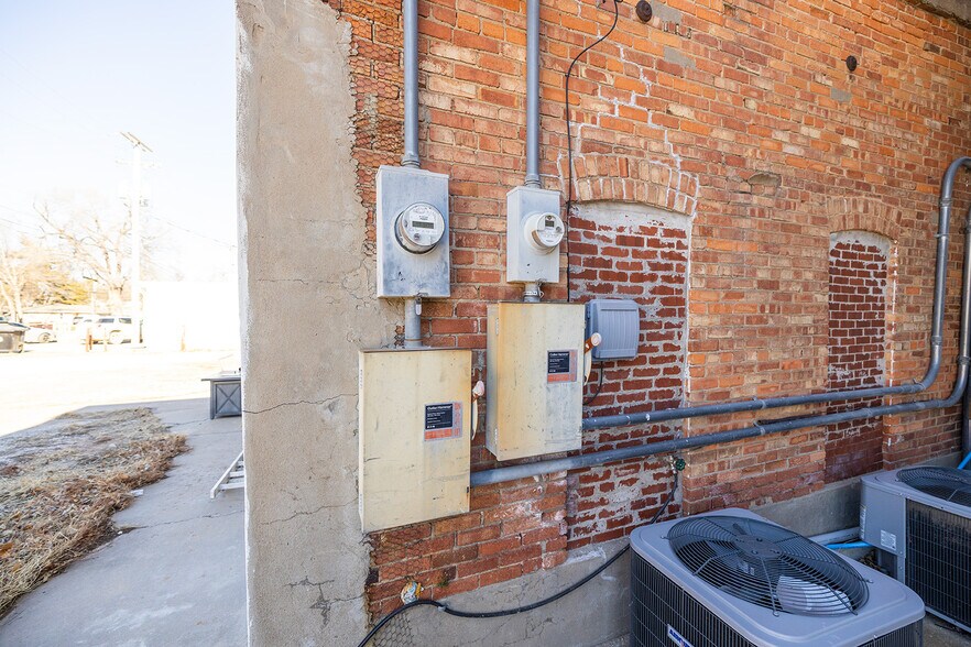 More Photos Of 115 N Main St, Lindsborg General Retail For Sale