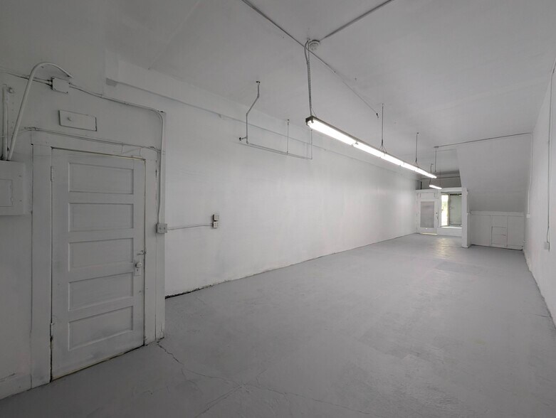 Primary Photo Of 5556-5566 Hollywood Blvd, Los Angeles Storefront Retail Residential For Lease