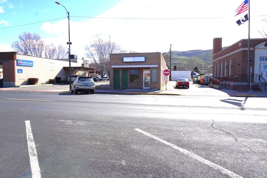 Primary Photo Of 1109 Meade Ave, Prosser Office For Sale
