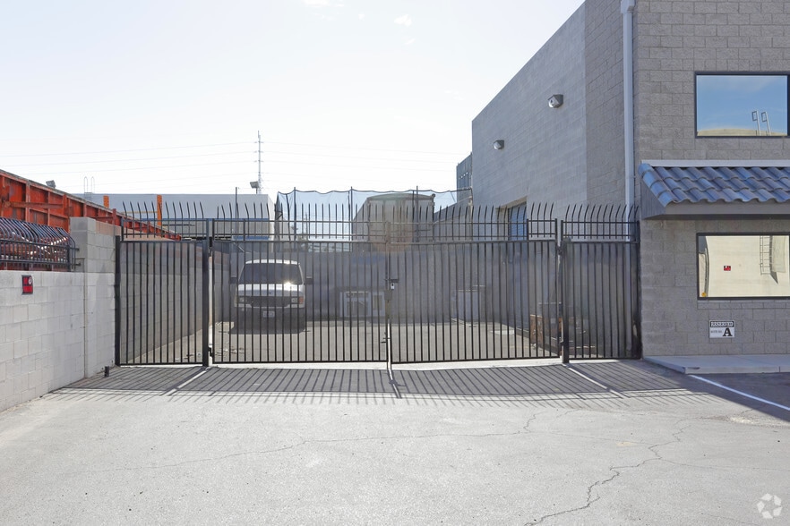 More Photos Of 3995 W Quail Ave, Las Vegas Warehouse For Lease