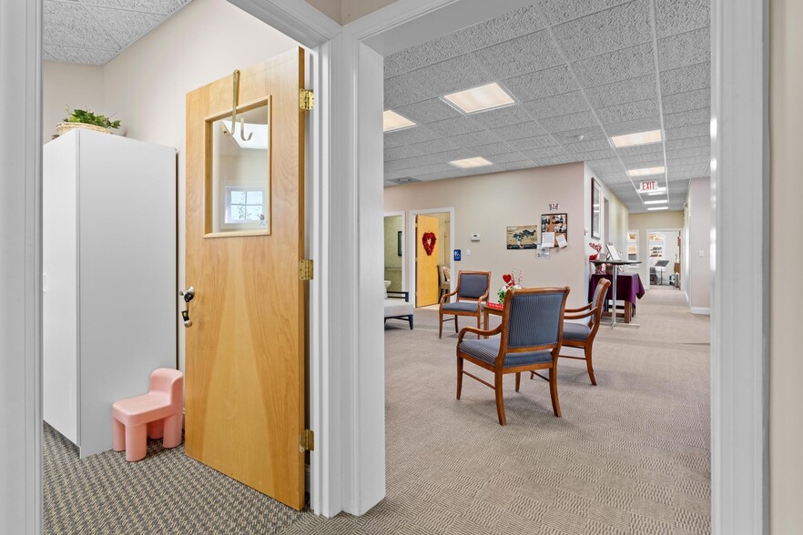 More Photos Of 6540 Brevard Rd, Etowah Office For Sale