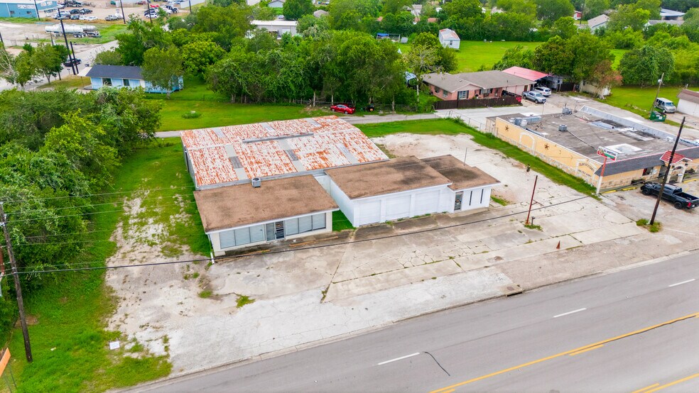 More Photos Of 4107 Port Lavaca Dr, Victoria Showroom For Sale
