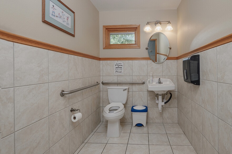 More Photos Of 26407 Oak Ridge Dr, Spring Medical For Sale