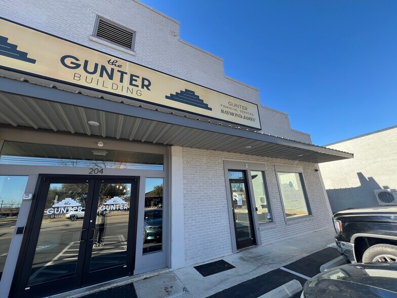 More Photos Of 204 N Penelope St, Belton Freestanding For Lease