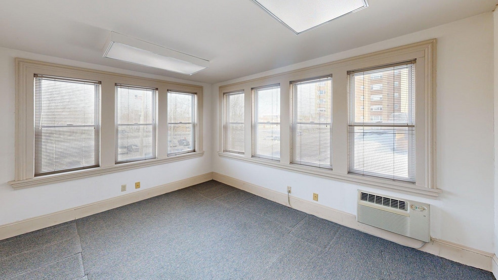 More Photos Of 614 W Berry St, Fort Wayne Office For Sale