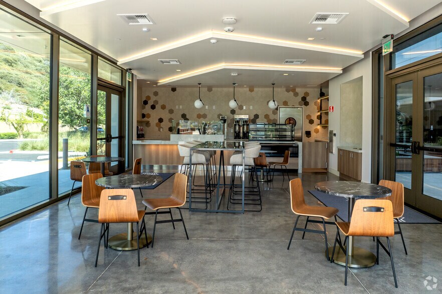 More Photos Of 4930 Directors Pl, San Diego Unknown For Lease