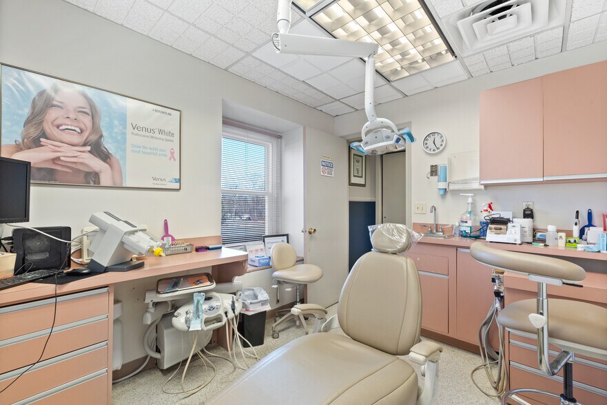 More Photos Of 9 Leonardville Rd, Middletown Medical For Lease