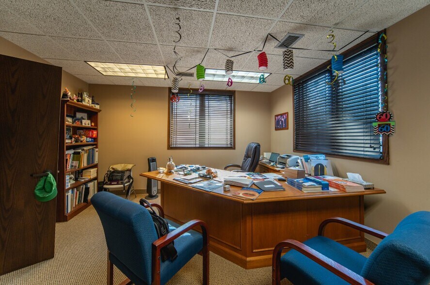 More Photos Of 415 E Maple Rd, Troy Medical For Sale