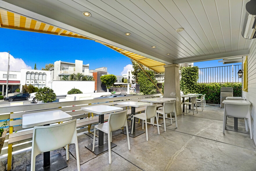 More Photos Of 626 N Larchmont Blvd, Los Angeles Restaurant For Lease