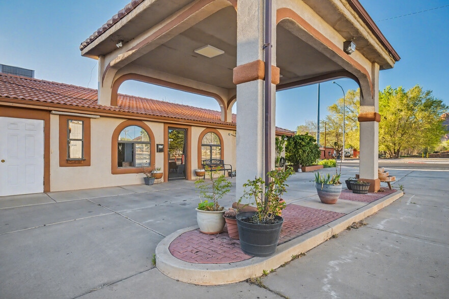 More Photos Of 386 E 300 S, Kanab Hotel For Sale