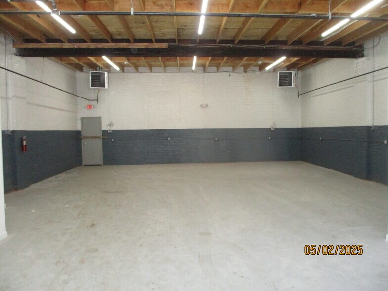 More Photos Of 67 Woodside Pl, Newark Flex For Lease