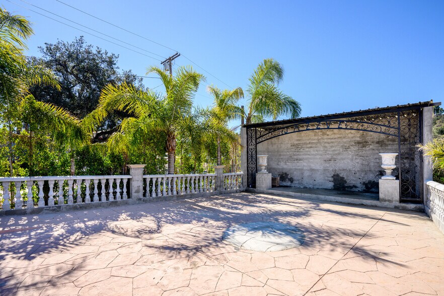 More Photos Of 6500 Foothill Blvd, Tujunga Restaurant For Sale
