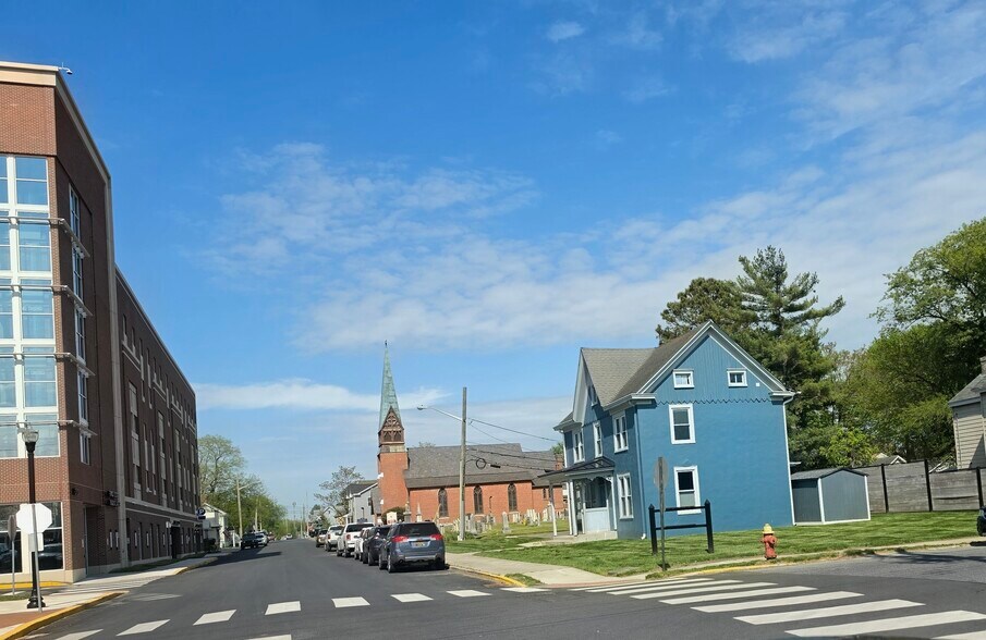 More Photos Of 104 E Pine St, Georgetown Office Residential For Lease