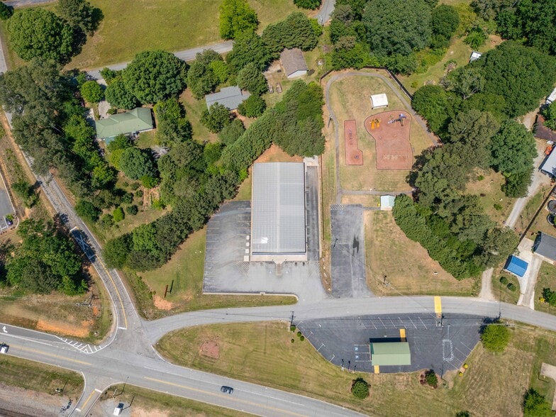 More Photos Of 155 S Grant St, Alto Freestanding For Sale