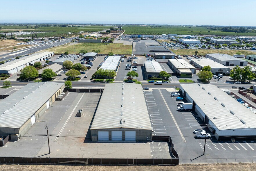 More Photos Of 4825 Stratos Way, Modesto Warehouse For Lease