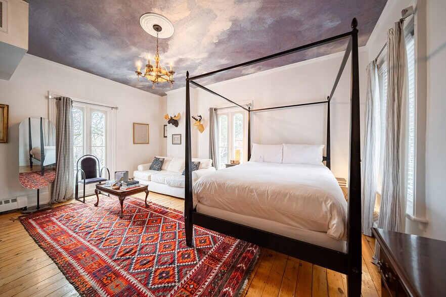 More Photos Of 343 Main St E, Picton Hotel For Sale