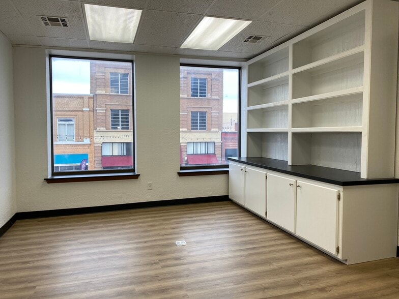 More Photos Of 409-411 W Chickasha Ave, Chickasha Storefront Retail Office For Lease