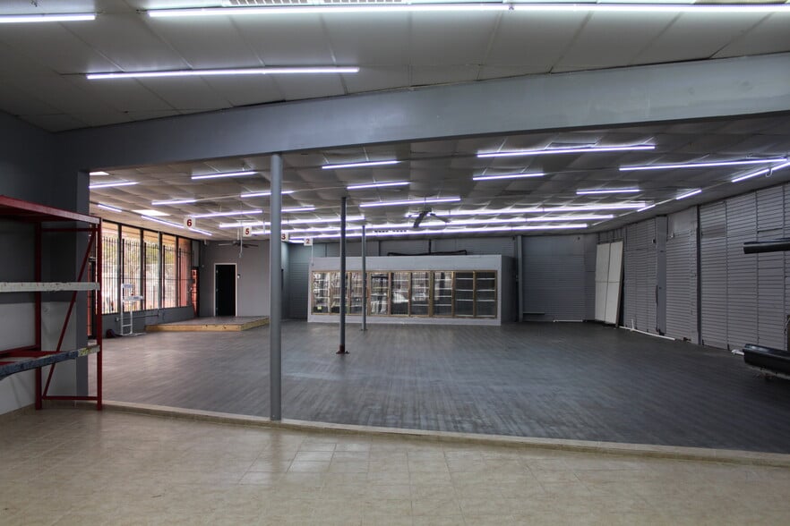 More Photos Of 4906 Harrisburg Blvd, Houston Storefront For Lease