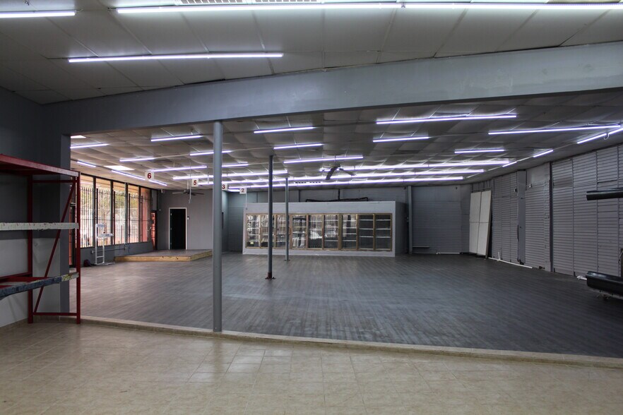 More Photos Of 4906 Harrisburg Blvd, Houston Storefront For Lease