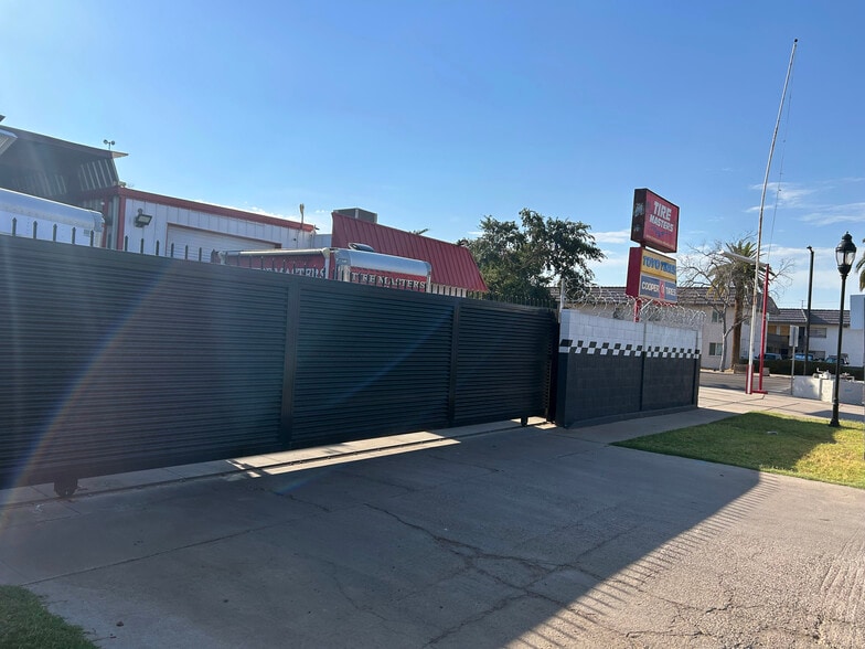 More Photos Of 6001 W Glendale Ave, Glendale Auto Repair For Sale