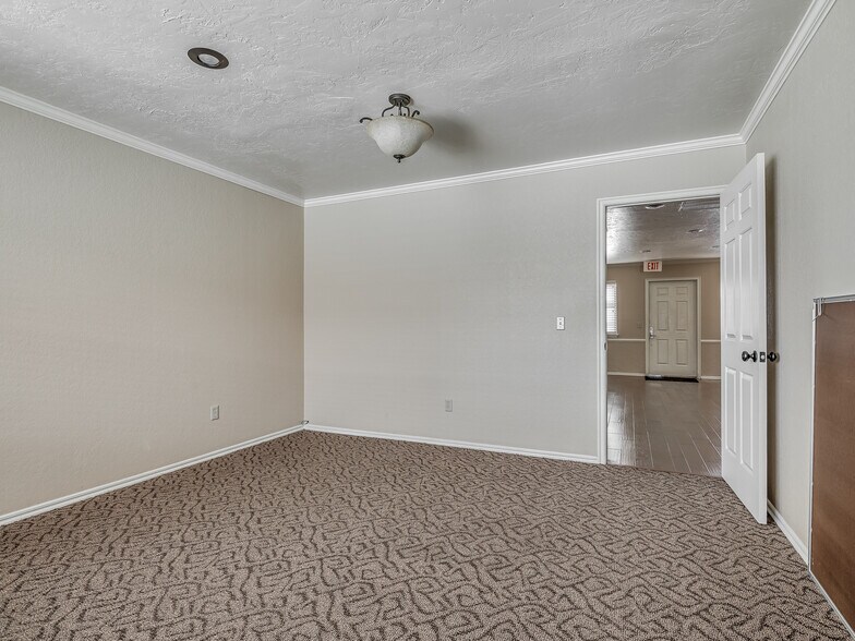 More Photos Of 525 Tower Dr, Moore Office For Lease