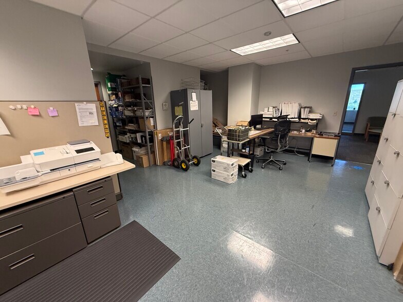 More Photos Of 300-310 Seven Fields Blvd, Seven Fields Office For Lease