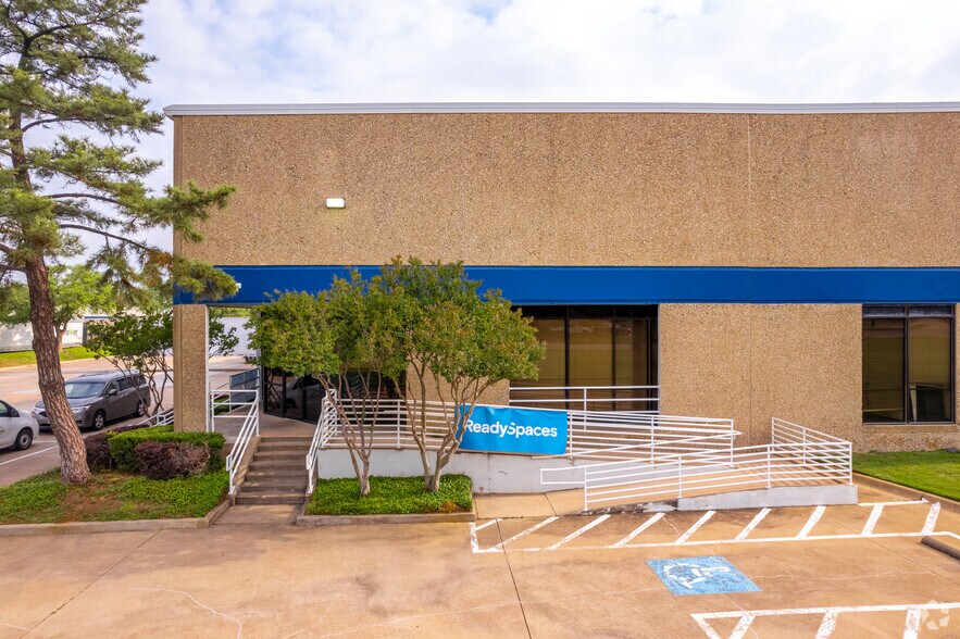 More Photos Of 11410-11420 Mathis Ave, Farmers Branch Distribution For Lease