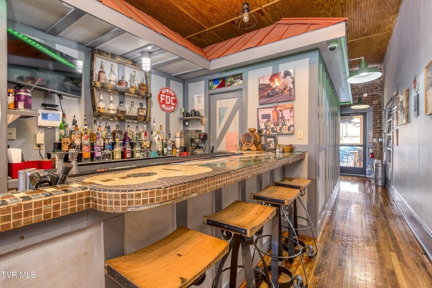 More Photos Of 139 Town Square St, Glade Spring Restaurant For Sale