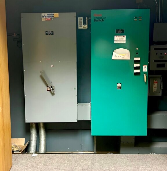 More Photos Of 2378 Wilshire Blvd, Mound Warehouse For Lease