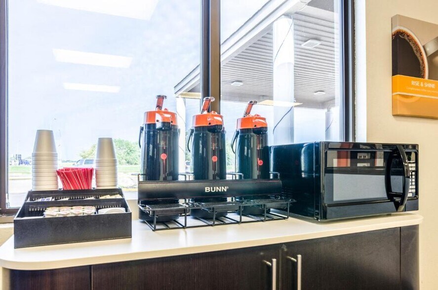 More Photos Of 4817 S Lincoln Ave, York Hotel For Sale