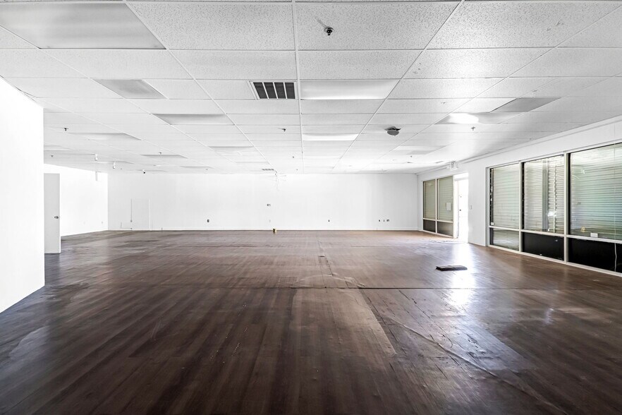 More Photos Of 5348-5374 N Spruce Ave, Fresno Freestanding For Lease