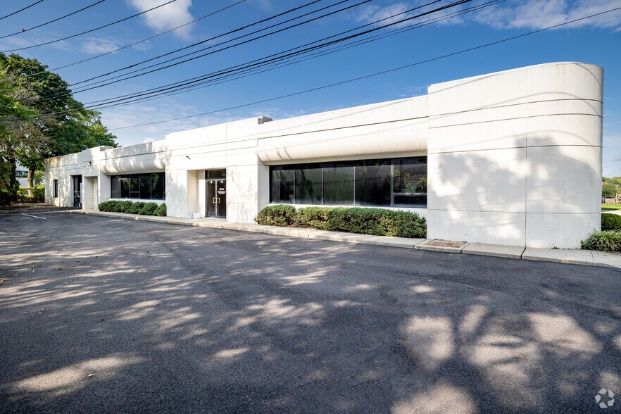 More Photos Of 755 Park Ave, Huntington Medical For Lease