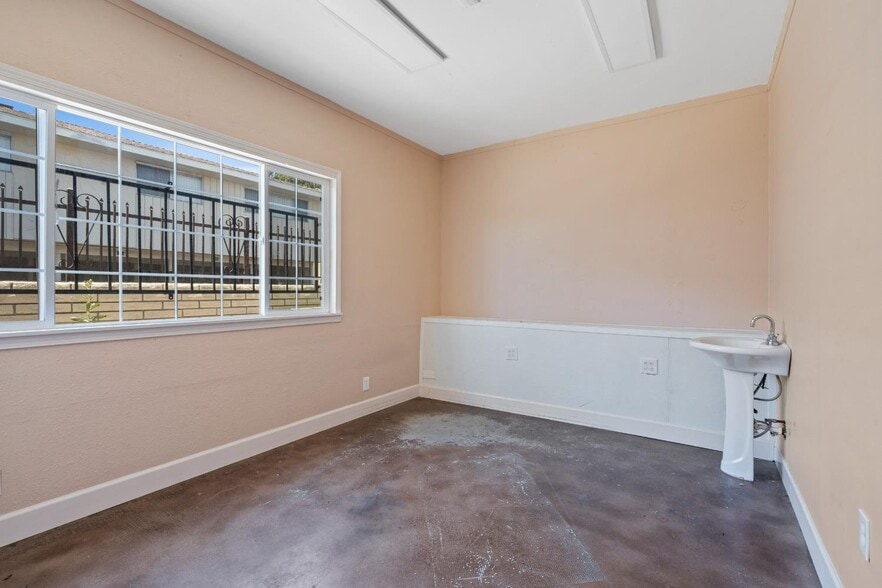 More Photos Of 4141 E Gettysburg Ave, Fresno Freestanding For Sale