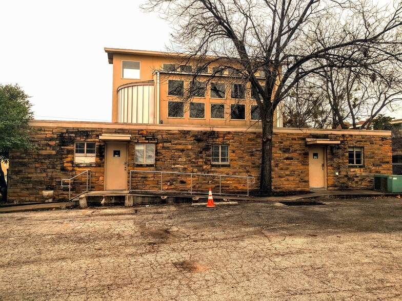 More Photos Of 1100 Pennsylvania Ave, Fort Worth Medical For Sale