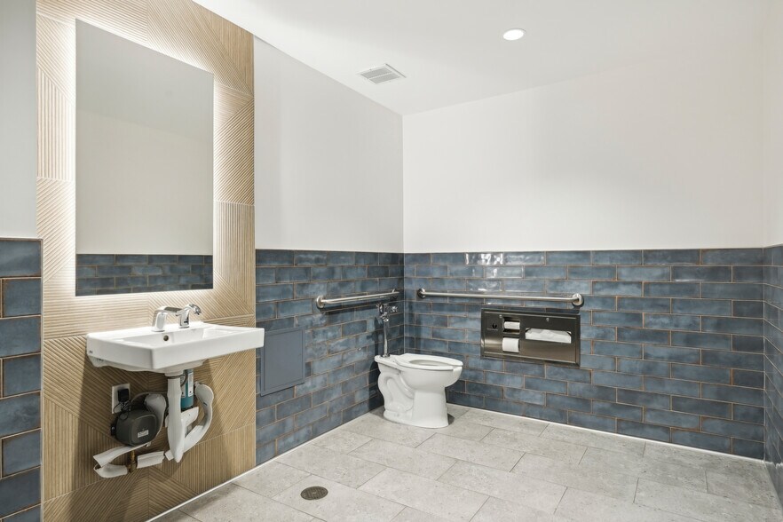 More Photos Of 2701 W Alameda Ave, Burbank Medical For Lease