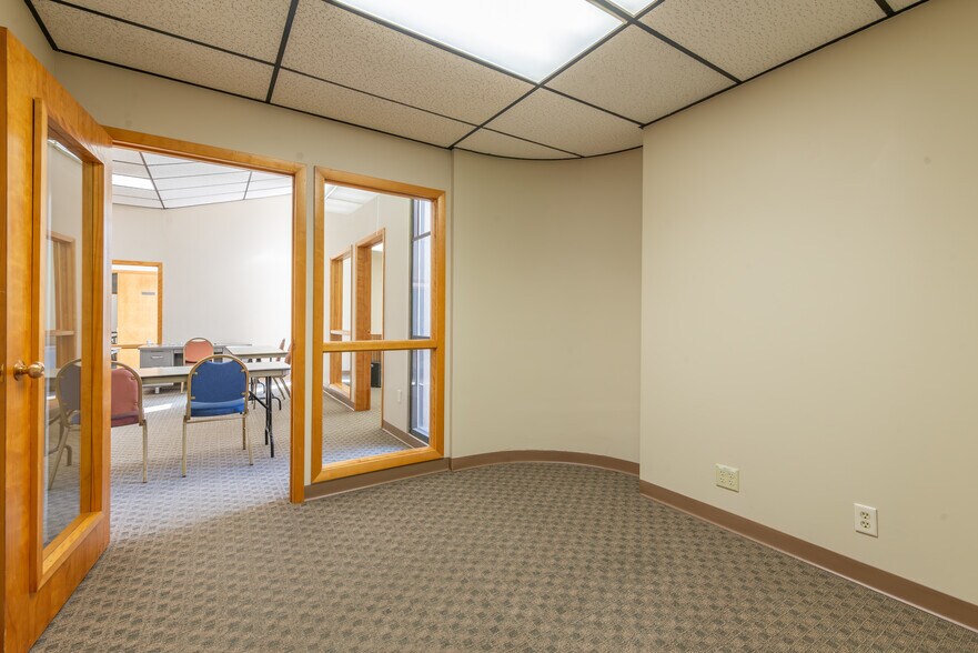 More Photos Of 210 W Spring St, Freeport Office For Sale
